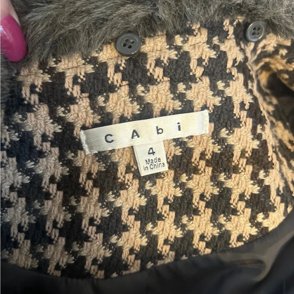 CAbi Women's Houndstooth Jacket with Faux Fur Collar - Picture 9 of 9